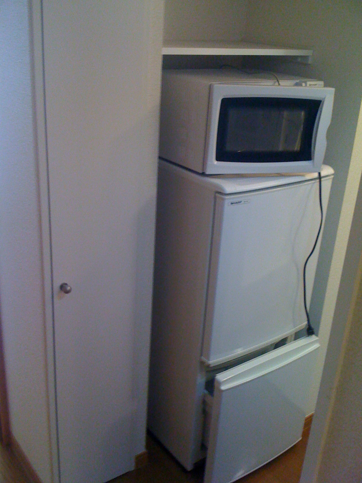 Other room space. Washing machine, TV, refrigerator, Microwave oven equipped
