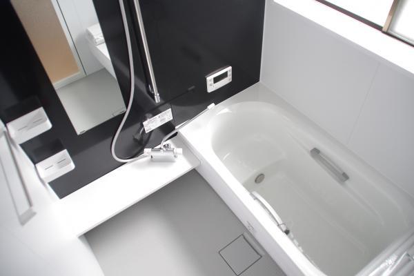 Bathroom. Since we established the 1 pyeong type, You can spacious and entering in the family.