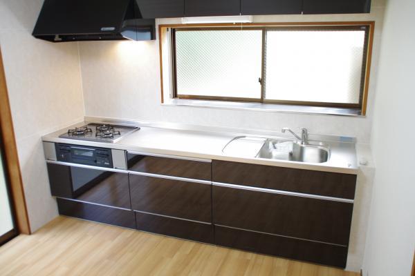 Kitchen. The kitchen is made of Eidaisangyo Since the stainless steel that is resistant to rust.