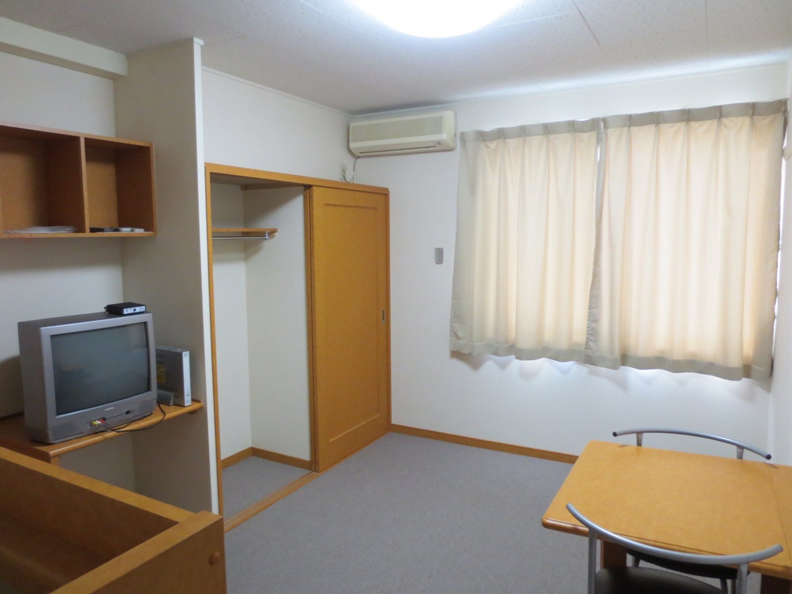 Living and room. tv set ・ Air conditioning ・ curtain ・ Table folding Allowed per ☆ 