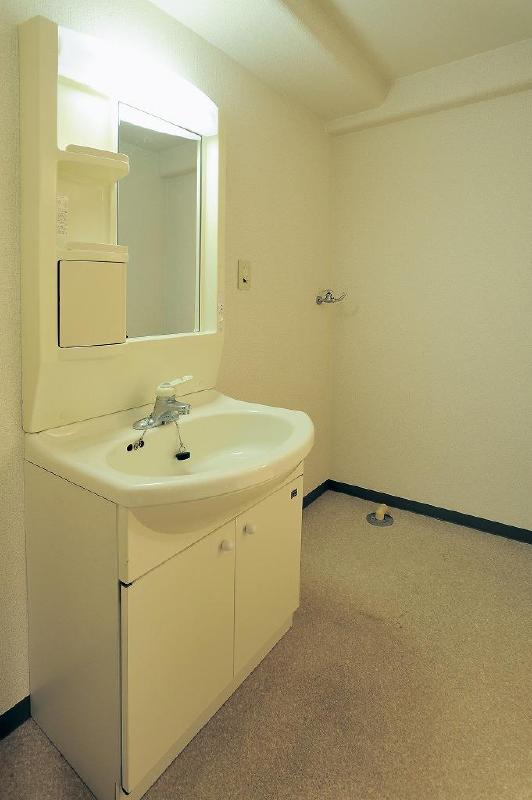 Washroom. See also: 404, Room