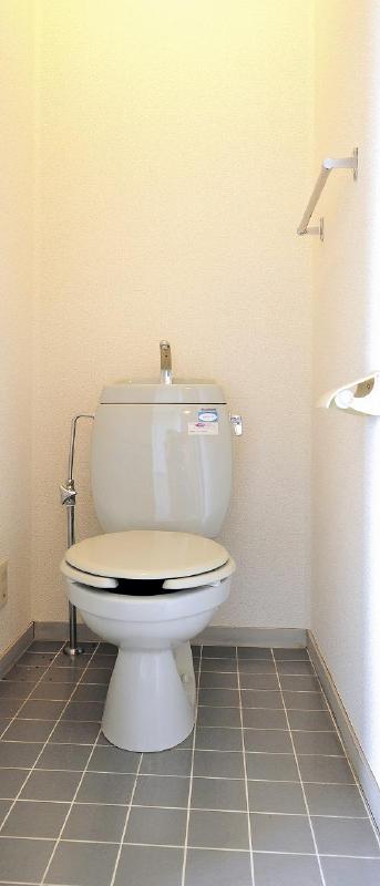 Toilet. See: B202 Room No.
