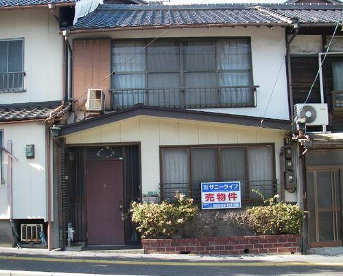 Local appearance photo. 1-minute walk to the bus stop Taisho Street