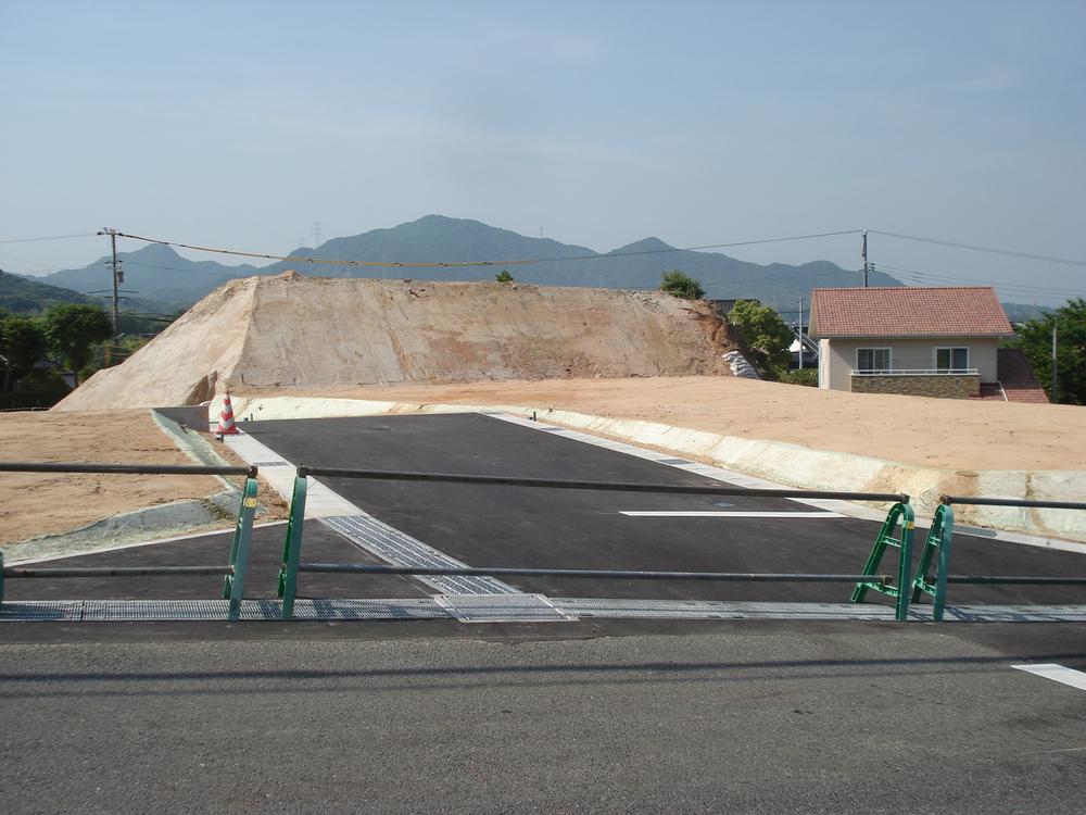 Local photos, including front road. "Overall Garden stage Nogizaka" photo