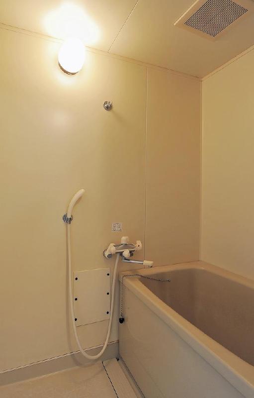 Bath. 202, Room reference