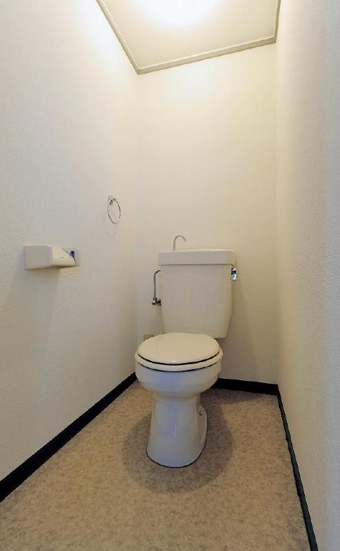 Toilet. 202, Room reference