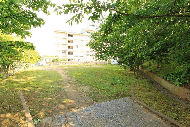 park. 639m from Baiyun stand Midoridai