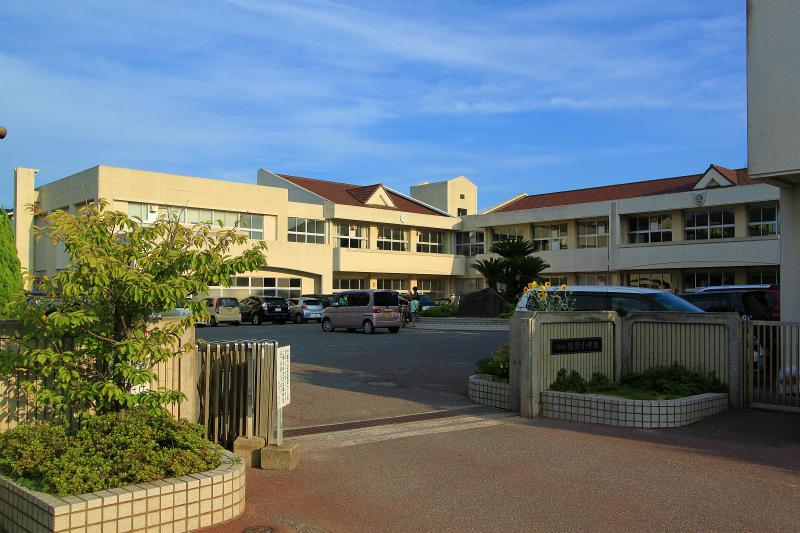 Primary school. 1410m to Kumano elementary school