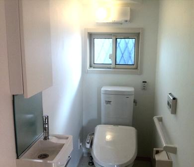 Toilet. With so sensor, Lighting and toilet seat is ON automatically ・ And OFF. 