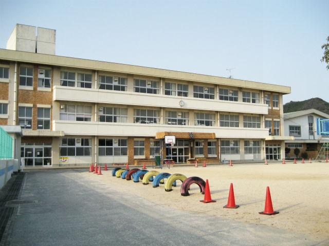 Primary school. 1495m to Shimonoseki City Yasuoka Elementary School