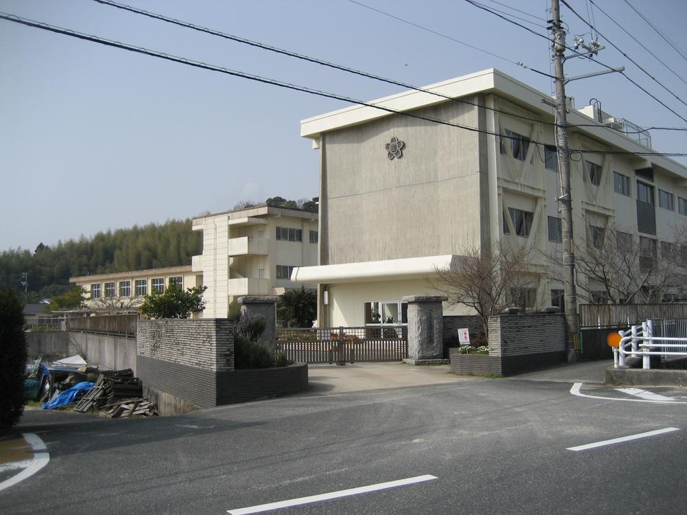 Primary school. 1000m to Shimonoseki City OTsukasa Elementary School