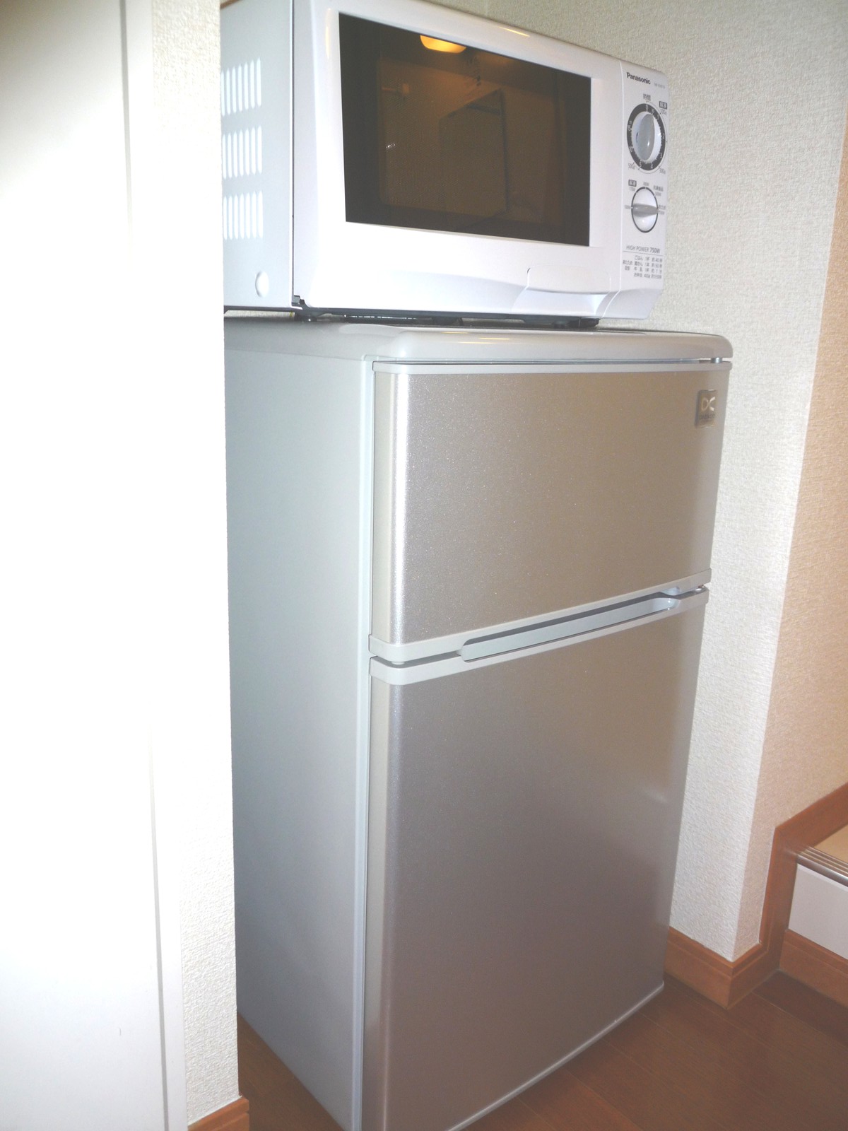 Other Equipment. microwave, Refrigerator comes with! 
