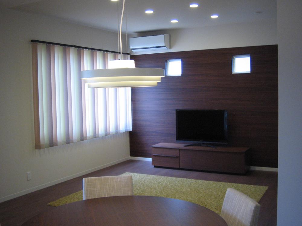 Living. Guests can relax and gather the whole family with a large living