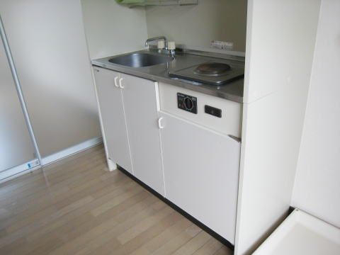 Kitchen. It is with a 1-neck electromagnetic cooker