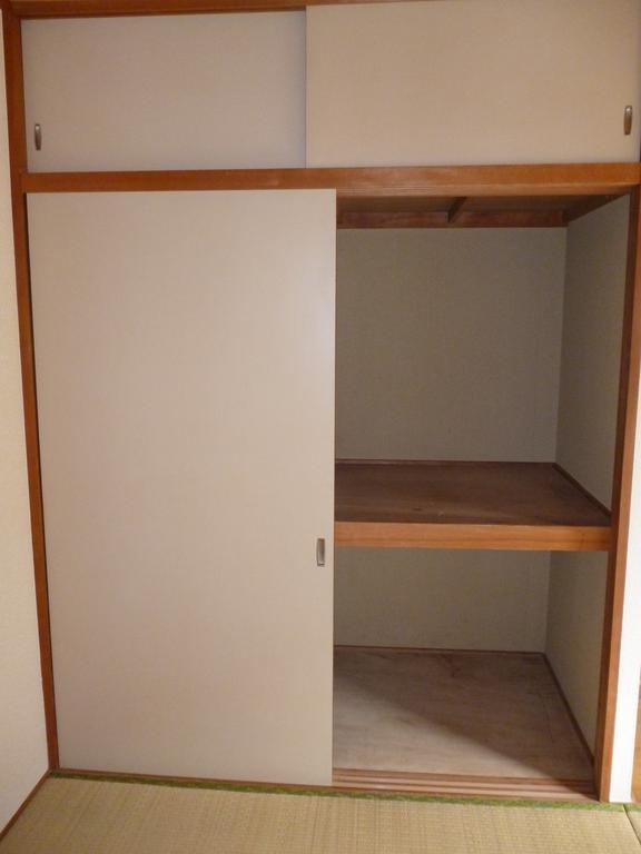 Receipt. Enhance Japanese-style rooms with upper closet