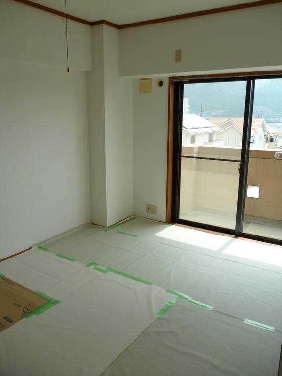 Other room space. Japanese-style room facing the balcony