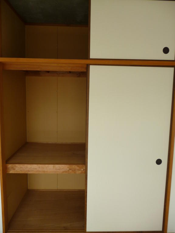 Receipt. Upper closet with a Japanese-style storage Width 185cm Height 180cm