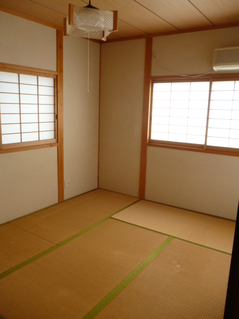 Other room space. 2 Menmado-conditioned Japanese-style room
