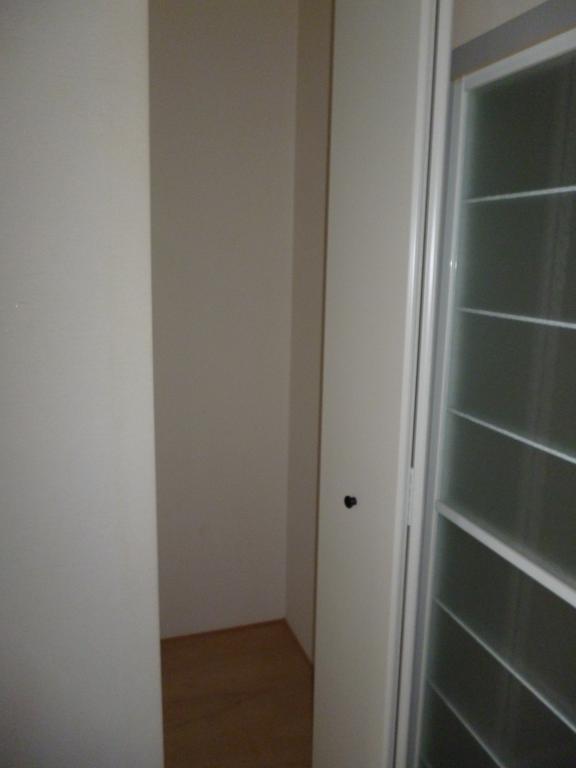 Receipt. Storage rooms j with a door in DK