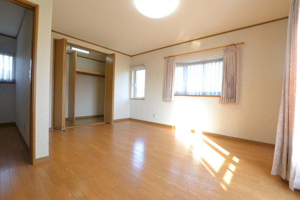 Non-living room. Since the room is there is a housed in each room, Convenient