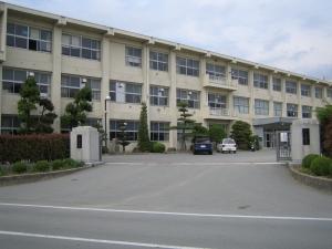 Junior high school. 1367m to Fuefuki Tateishi sum junior high school