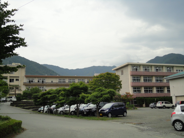 Junior high school. 847m to Fujiyoshida stand Shimoyoshida junior high school (junior high school)
