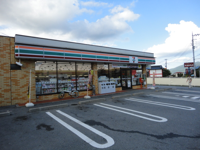 Convenience store. Seven-Eleven Fujiyoshida princess hill street store up to (convenience store) 620m