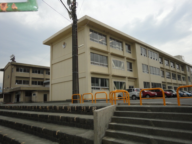 Primary school. 825m to Fujiyoshida stand Shimoyoshida second elementary school (elementary school)