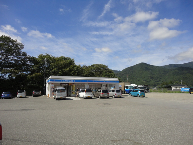 Convenience store. Lawson Fujiyoshida Fujimi bypass store up (convenience store) 428m