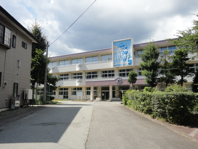 Primary school. 1035m to Fujiyoshida stand Myoken elementary school (elementary school)