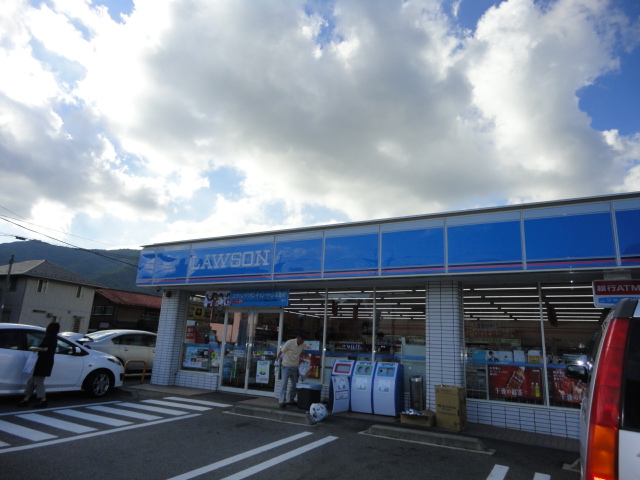 Convenience store. 671m until Lawson Fujiyoshida Niikura store (convenience store)
