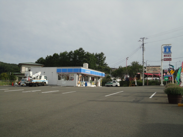 Convenience store. 858m until Lawson Fujiyoshida Xinwu store (convenience store)