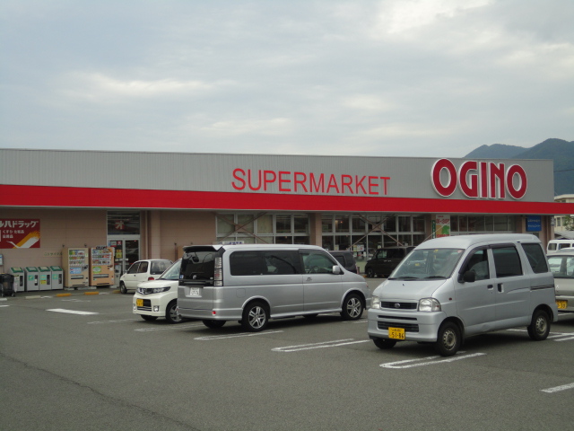 Supermarket. Ogino Fujiyoshida store up to (super) 1018m