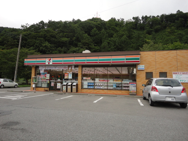 Convenience store. 359m to Seven-Eleven Fujiyoshida Kotobukiten (convenience store)