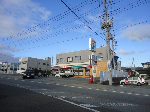 Convenience store. Seven-Eleven Fujiyoshida high street shop to (convenience store) 808m