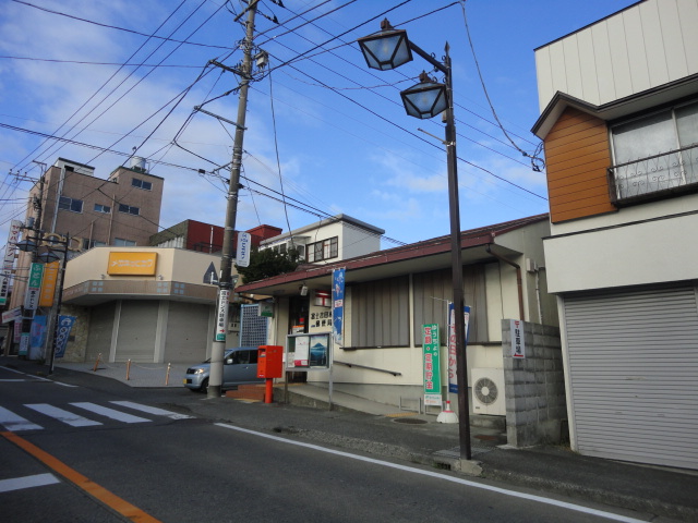 post office. 586m to Fujiyoshida Hondori post office (post office)