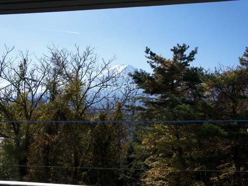 View photos from the dwelling unit. We hope Mount Fuji from the room