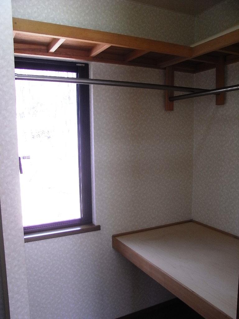 Other Equipment. Size of a walk-in closet 2.6 Pledge with a window