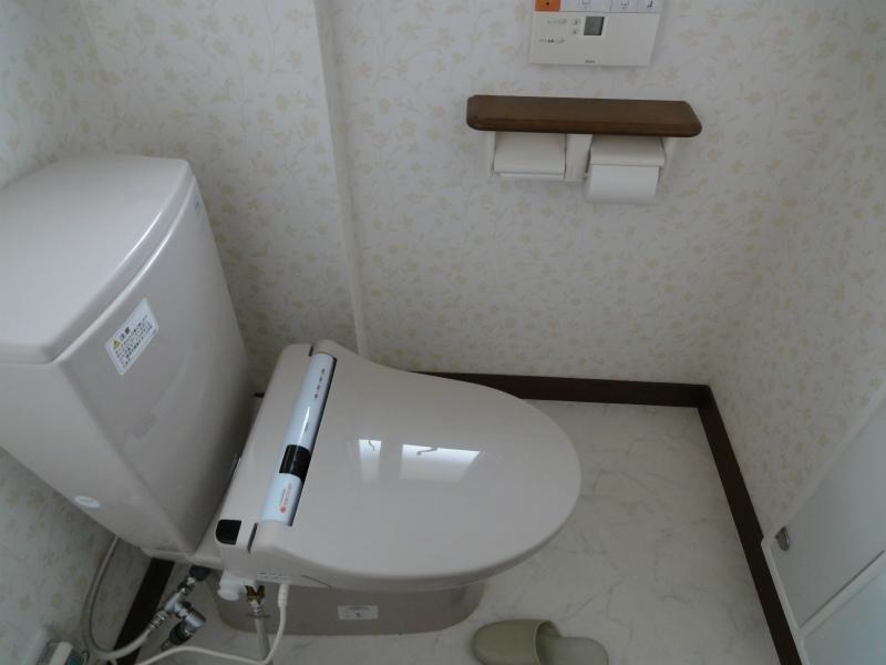 Toilet. The second floor toilet warm water washing toilet seat. 