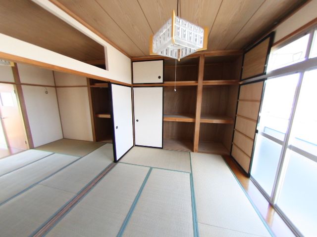 Living and room. Japanese-style room 6 quires