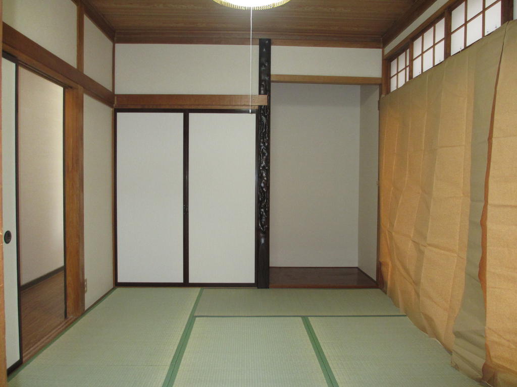 Other room space. Japanese-style room 6 tatami