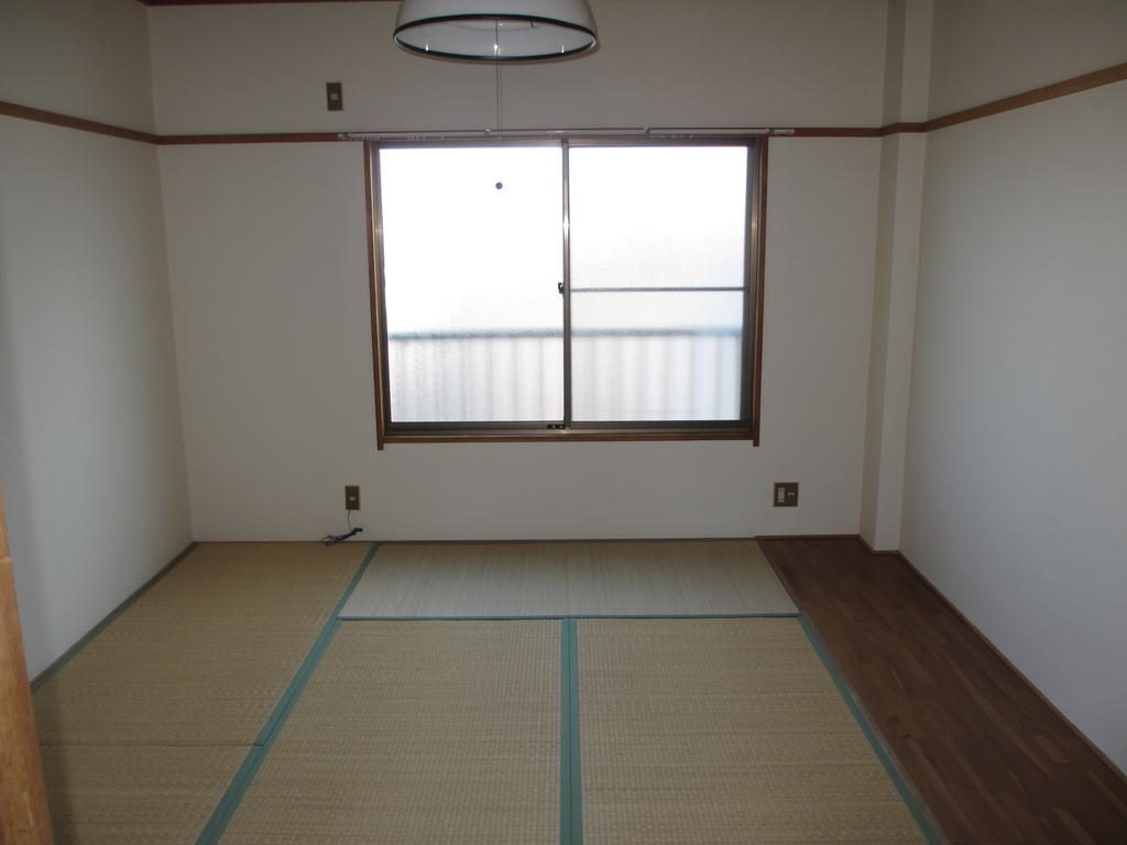 Living and room. Japanese-style room 6 tatami