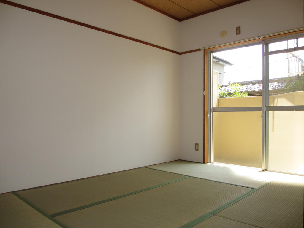 Other room space. Japanese-style room 6 tatami