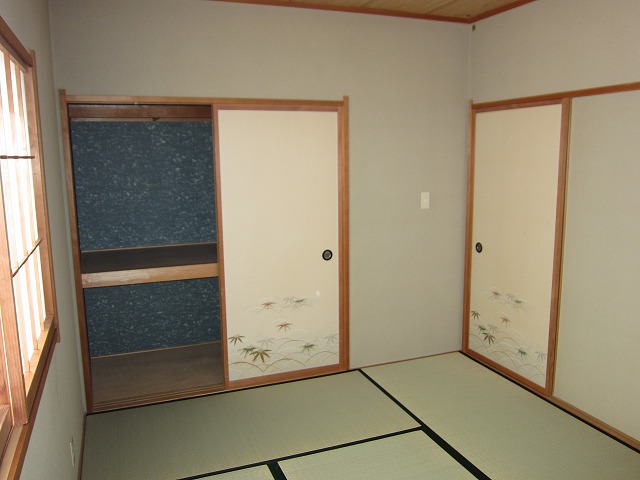 Receipt. It is housed in the Japanese-style room (2).