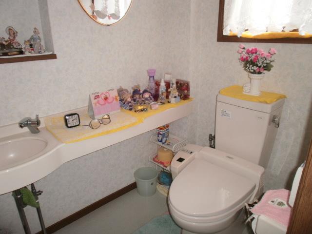 Toilet. Indoor (February 2012) Shooting