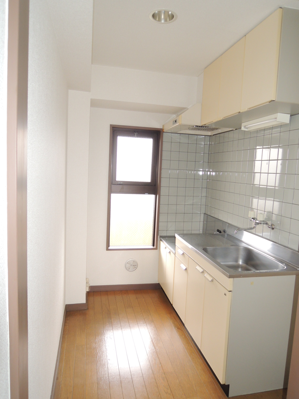 Kitchen. You can gas stove installation of two-neck type.