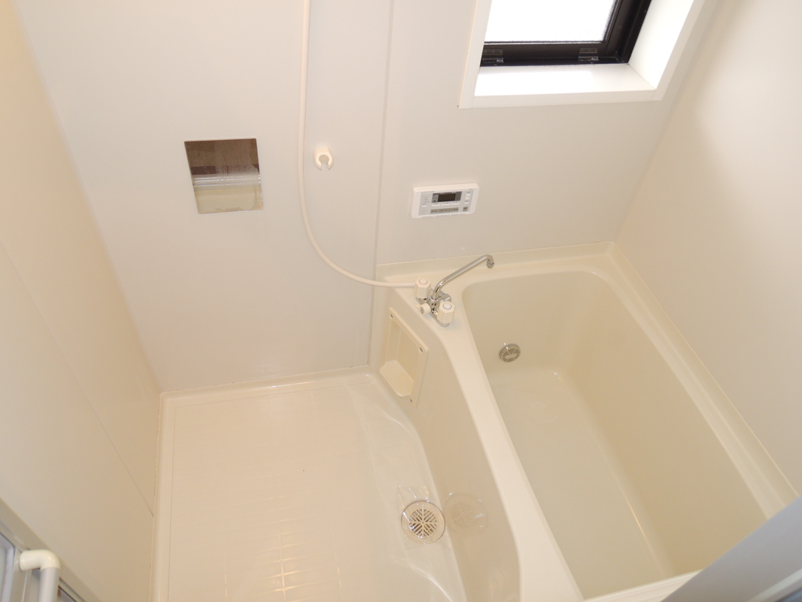 Bath. The bath is equipped with reheating and ventilation window