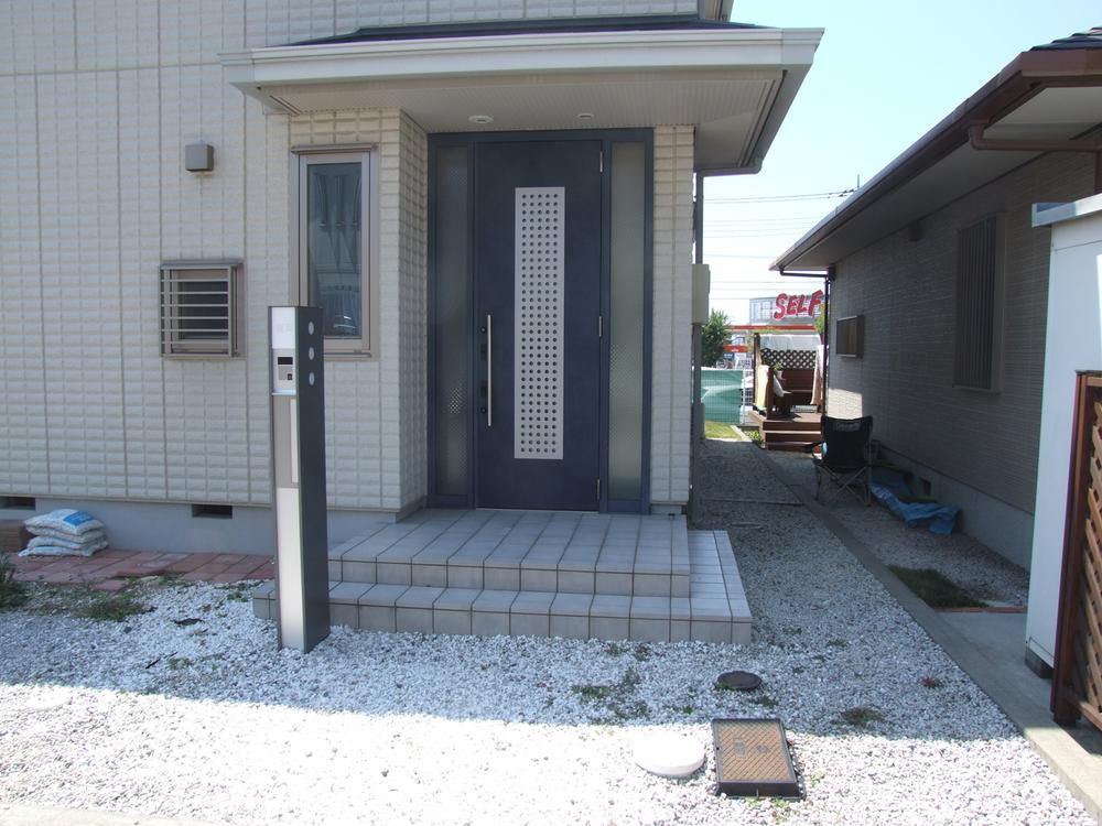 Entrance. Local (August 2013) Shooting