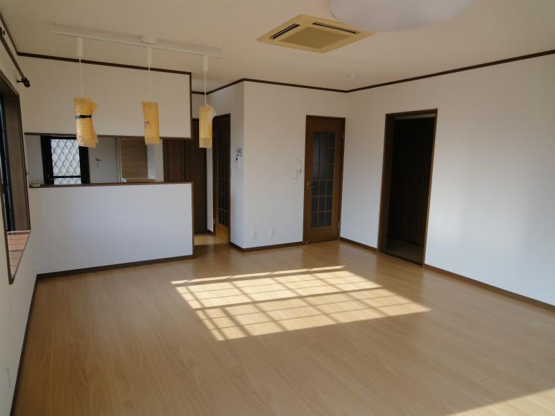 Living. Also relax in the two-family in LDK21 tatami.  Toilet on the ground floor ・ There are respectively on the second floor. 