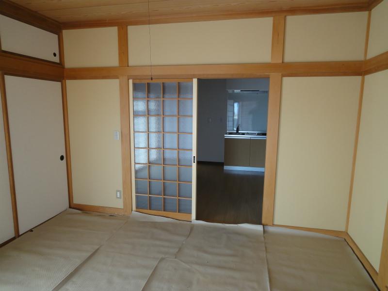 Other introspection. 8-mat Japanese-style room, which was surrounded on the veranda